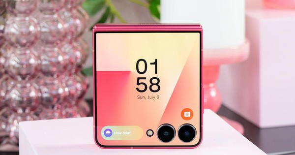 Chuyện chưa kể về sắc Đỏ Coral, tông màu trẻ trung, thời thượng trên Galaxy Z Flip7