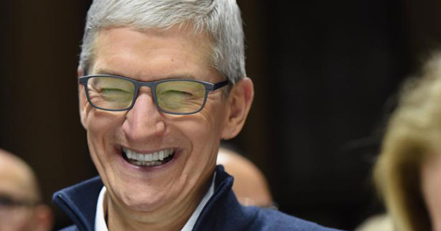 Tim Cook nhận thêm khoản tiền thưởng khổng lồ từ Apple