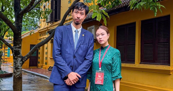 Không để ý camera, Hoàng Thuỳ Linh và Đen Vâu có 1 hành động thể hiện rõ tình cảm!
