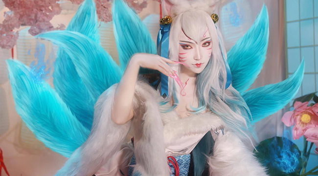 LMHT: Mê mẩn với cosplay Ahri Chiêu Hồn Thiên Hồ phiên bản hắc hoá đầy ma mị