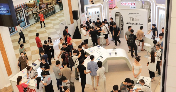 Viettel Store “chơi lớn”: Chính thức mở bán iPhone 15 tại Royal City trong 3 ngày