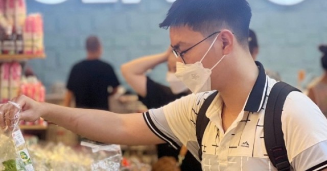 Gia đình trẻ vỡ kế hoạch ở riêng vì gánh nặng chi tiêu