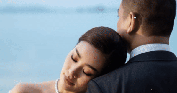 Hoa hậu Việt lấy chồng hơn 17 tuổi đã có con riêng, lộ thái độ thật ngay tại đám cưới