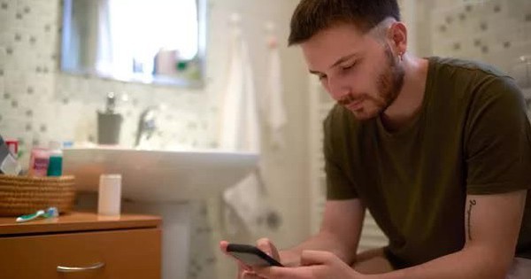 Cảnh báo cho những ai đang dùng điện thoại kiểu này: Bệnh tật 
