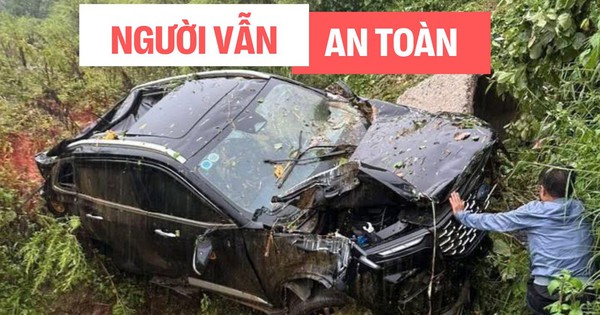 Vụ Ford Territory bị rơi xuống vực do sạt lở ở Sa Pa: Đầu xe hư hỏng nặng nhưng khoang cabin còn nguyên, 3 hành khách may mắn thoát nạn