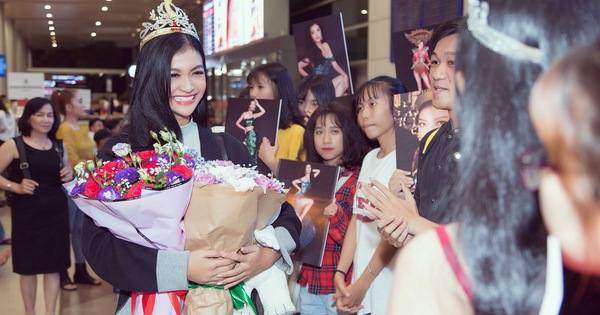 Kiều Loan bật khóc ngày trở về cùng thành tích Top 10 Miss Grand, được fan tặng cả vương miện dù không chiến thắng