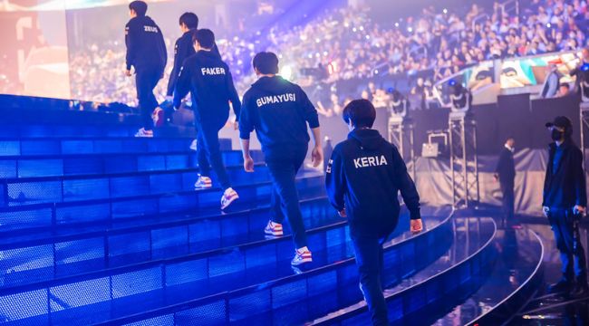 LMHT: T1 vượt qua nhiều ông lớn, trở thành đội eSports hút fan nhất 2022