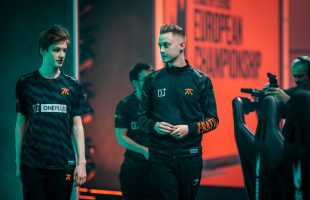 Ăn Pentakill với Kayle, Nemesis cùng Fnatic hủy diệt đối thủ 3-0 tại trận đầu playoffs