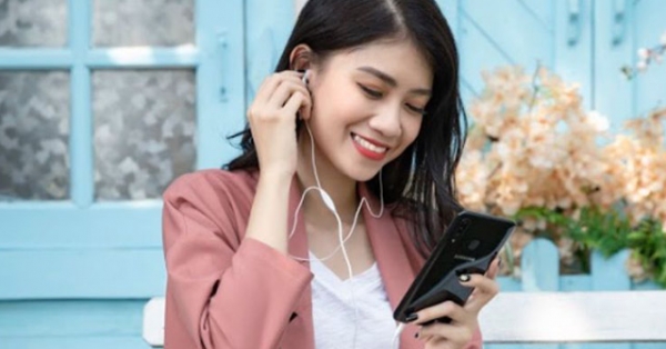 Lộ diện bản kế nhiệm smartphone Android hot nhất năm 2019