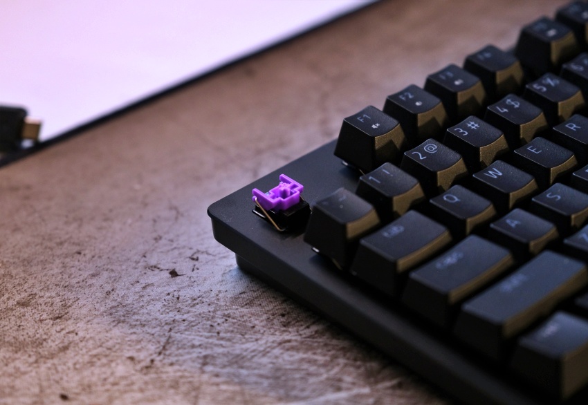 Gặp mặt Huntsman V2 TKL, bàn phím siêu nhanh, switch “lạ” đến từ Razer