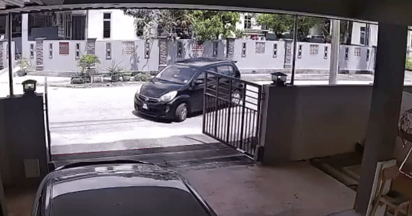 Vừa lái xe vào nhà thì bị kẻ lạ mặt 