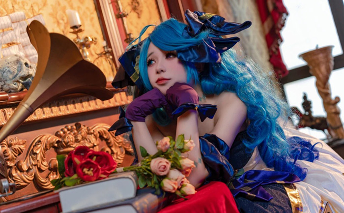 Đến với cosplay Gwen e ấp, đậm chất búp bê trong LMHT