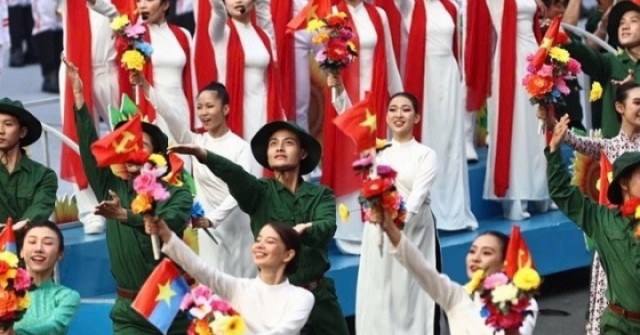 'Viết tiếp câu chuyện hòa bình' được dịch sang ba thứ tiếng
