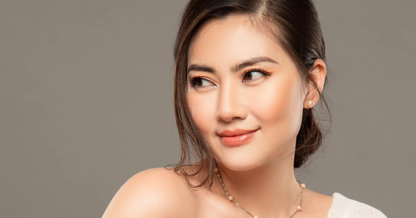 Kiều nữ Vbiz 35 tuổi viết di chúc, 39 tuổi giải nghệ, xinh tới độ đi thắp nhang cúng tổ cũng thành ngôi sao