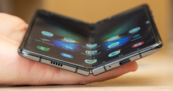 Samsung Galaxy Fold Lite - smartphone màn hình gập giá rẻ của Samsung sẽ ra mắt sớm hơn dự tính?