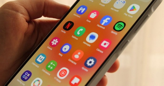 Samsung và Apple lãnh hậu quả vì tội cài sẵn gần 200 ứng dụng