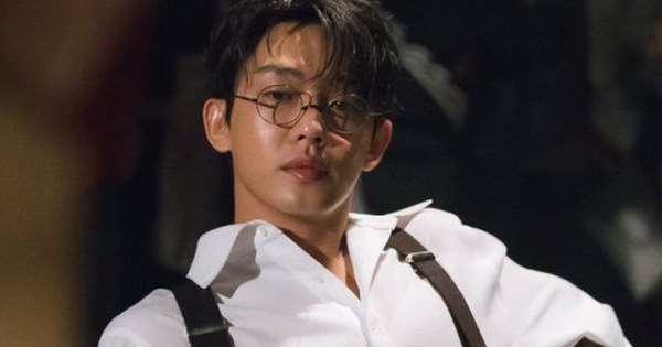 Yoo Ah In gật đầu kịch bản nặng đô, 