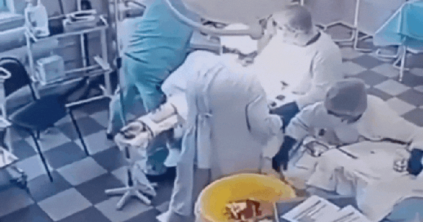 Giữa động đất 8,8 độ lịch sử, mọi người đều sơ tán còn các bác sĩ Nga vẫn bình tĩnh phẫu thuật cho bệnh nhân