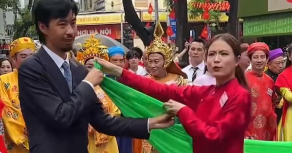 Clip HOT: Hoàng Thuỳ Linh bật chế độ 