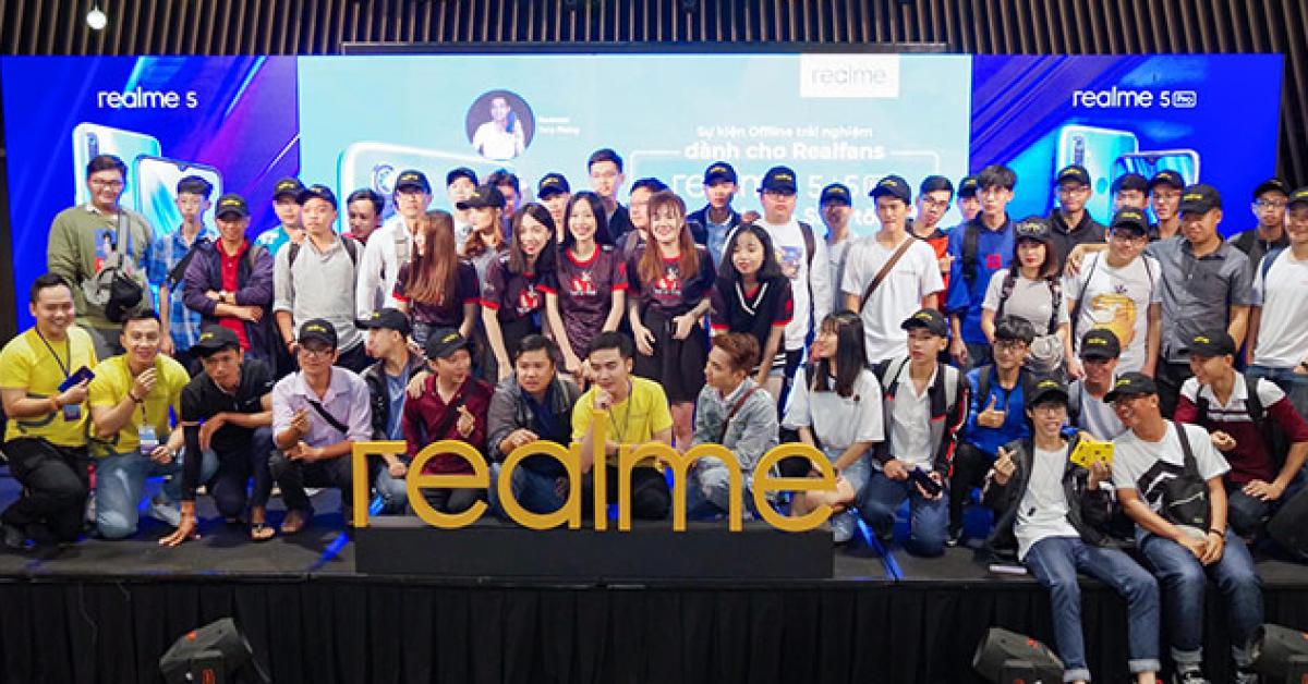 Không khí sôi động trong sự kiện offline Realfans trước ngày ra mắt Realme 5 Series tại Việt Nam