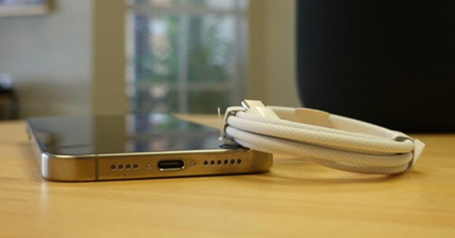 Sau chiến thắng với USB-C, EU tiếp tục gây khó cho Apple