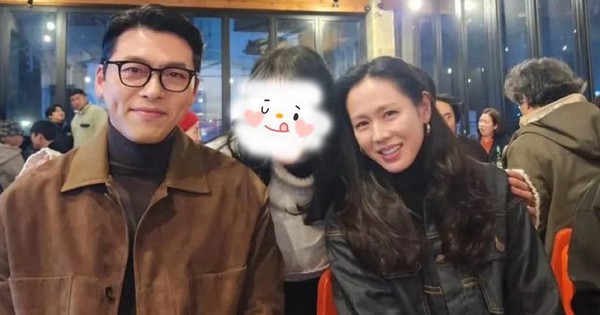 Khoảnh khắc hiếm có: Lâu rồi mới thấy ảnh Hyun Bin chụp cùng Son Ye Jin mà không bị vợ 