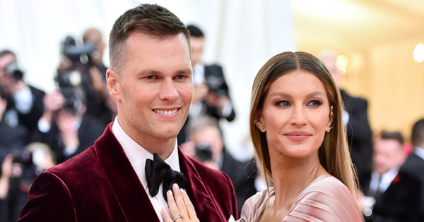 Siêu mẫu nội y ly hôn cầu thủ Tom Brady