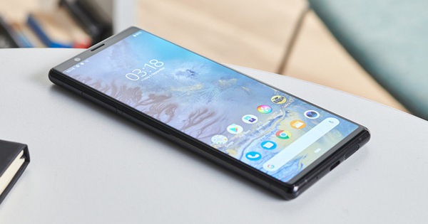 Gương mặt smartphone này là ai mà đắt ngang tầm iPhone 11, Galaxy Note 10 tại Việt Nam vậy?