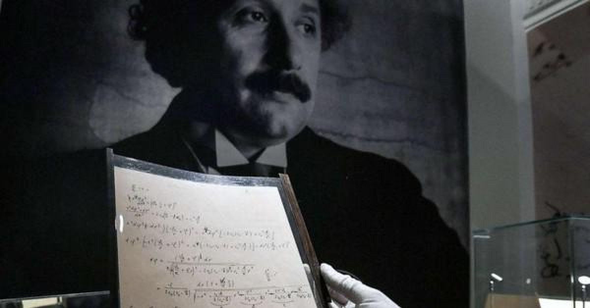 Đấu giá kỷ lục 15 triệu USD cho một bản thảo khoa học của Einstein