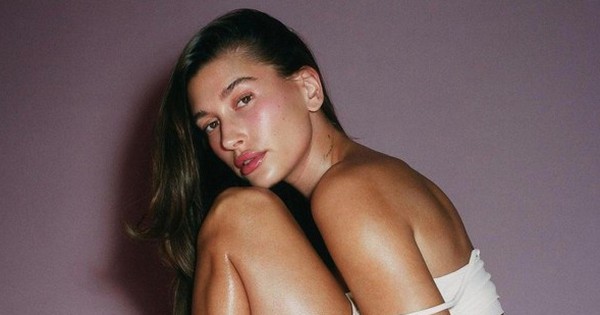 Hailey Bieber có u to bằng quả táo trong buồng trứng