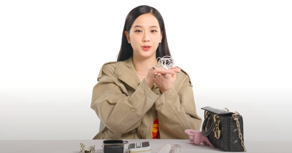 Nghe Jisoo (BLACKPINK) tiết lộ lý do dùng tai nghe có dây thay vì AirPods, netizen nghe mà thấy 