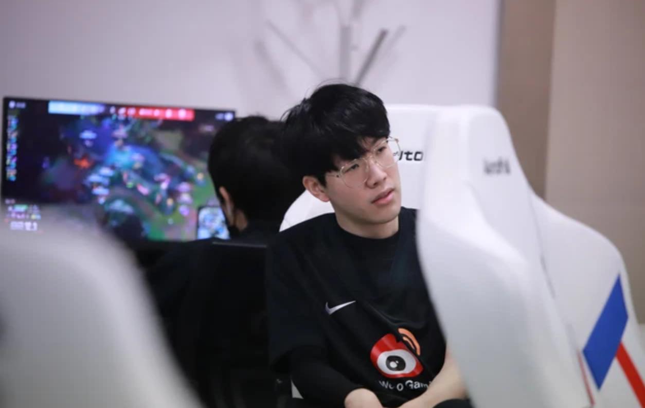 Giành trọn 3 MVP trong trận đầu Playoffs, TheShy ngầm hé lộ thành tích WBG sụt giảm ở vòng bảng là do 'giấu bài'