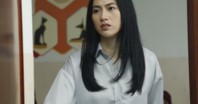 Đêm tân hôn vô tình nghe những lời em gái chồng nói với mẹ và chồng mà tôi bủn rủn chân tay
