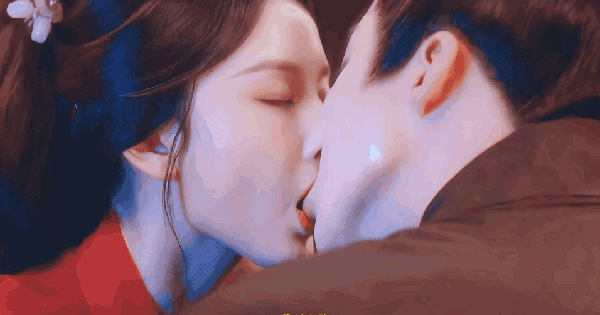 Không cần khoe da thịt, phim cổ trang xứ Trung hot nhất hiện nay vẫn khiến người xem nghẹt thở vì cảnh “giường chiếu”