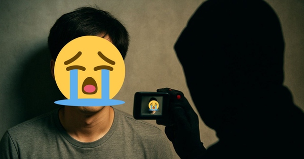 1 nam ca sĩ hoảng loạn vì bị chụp lén trong phòng tắm, danh tính thủ phạm gây ngỡ ngàng