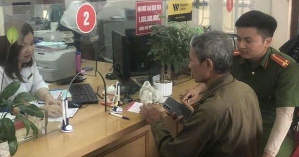 Cụ ông rút sổ tiết kiệm 260 triệu đồng tại Agribank để chuyển khoản: Công an lập tức có mặt, yêu cầu ngừng giao dịch