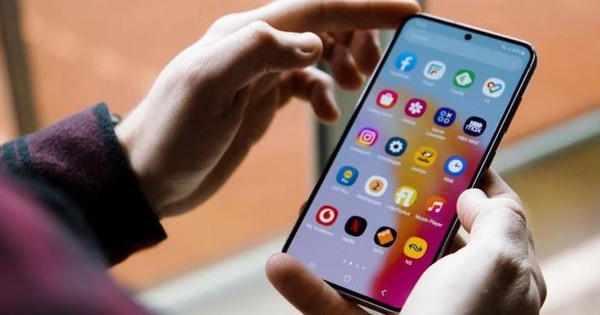 Tải app xem phim miễn phí, người đàn ông tá hỏa khi điện thoại sụt pin, không thể tắt nguồn, tài khoản “bốc hơi” 108 triệu đồng