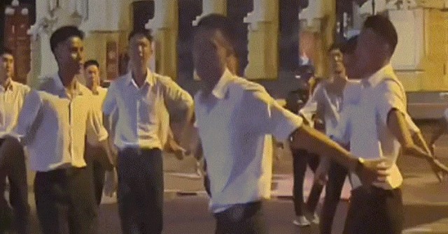 Điệu nhảy gây sốt của học viên trường Sĩ quan Chính trị