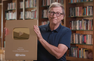 Tỷ phú Bill Gates 'khoe' Nút Vàng YouTube sau 7 năm lập kênh, dù triệu sub nhưng chưa một lần bật quảng cáo