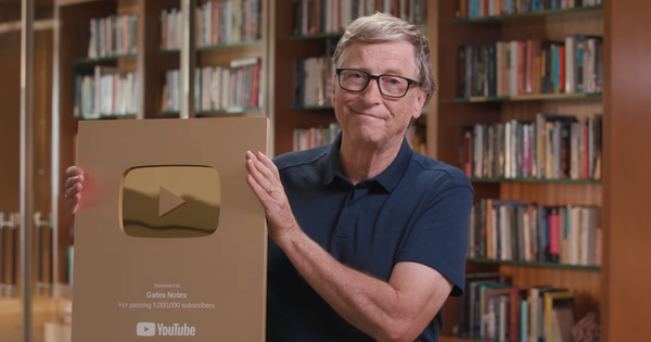 Tỷ phú Bill Gates rinh Nút Vàng YouTube sau 7 năm, kênh triệu sub chưa một lần thèm bật quảng cáo