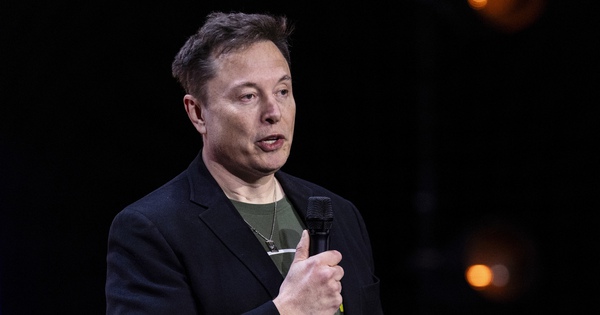 Elon Musk bị tố từng sống "chui" ở Mỹ - CÔNG NGHỆ