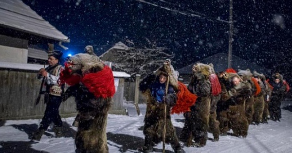 “Lễ hội múa gấu” - phong tục đón năm mới đặc sắc của người Romania