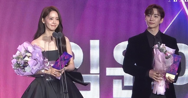 Yoona - Lee Jun Ho thắng giải cặp đôi của năm, nhà trai ẵm tới 5 cúp còn đoạt Daesang ở Apan Star Awards 2023