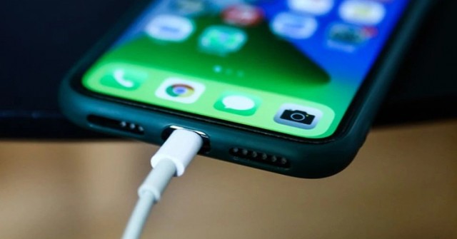 Tại sao tốc độ sạc iPhone "mãi không lớn"