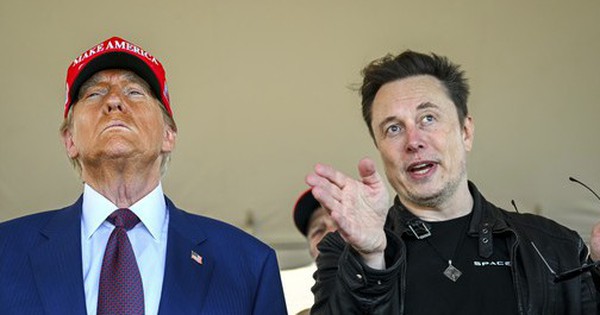 Tỷ phú Elon Musk ăn ngủ ở nhà ông Trump